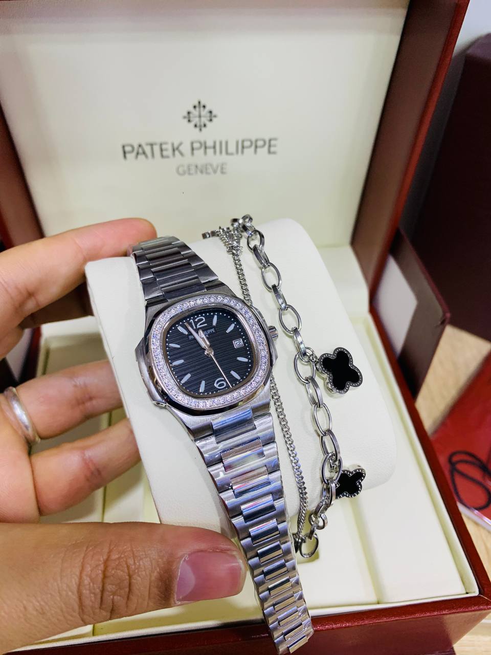 Montre Patek Philippe Fond Noir Pour femme